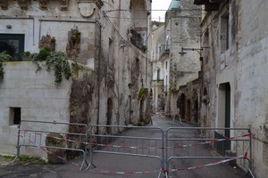 Sgombero in via Casalnuovo strada chiusa al traffico