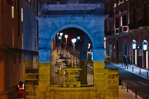 Fontana con i colori dell'Ucraina - foto Comune Matera