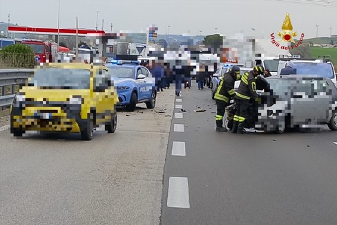 Incidente sulla strada statale 99, tre persone ferite
