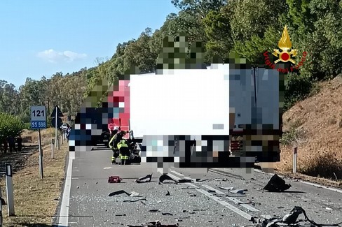Una fiaccolata per i quattro braccianti morti in incidente