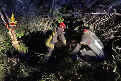Incidente sulla statale 7, auto fuori strada