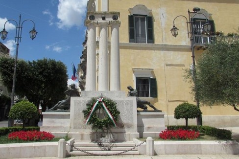 monumento ai caduti -Piazza Vittorio Veneto
