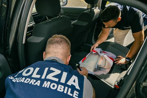 Sequestrato maxi carico di cocaina