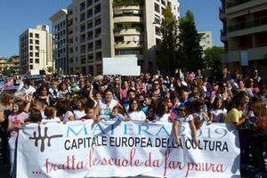 Protesta scuola via Bramante