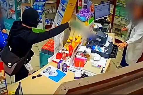 Rapina in una farmacia, arrestato 26enne