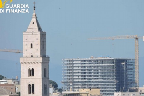 Sequestrato palazzo di 12 piani in costruzione