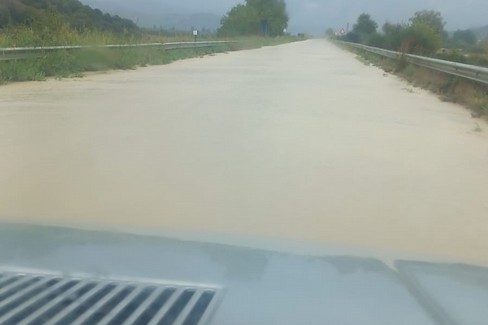 Strade allagate per intense piogge, soccorsi vari automobilisti