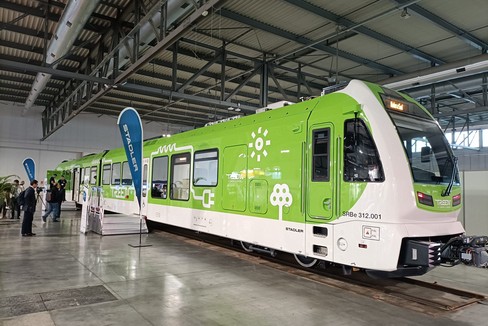 Sulla linea Matera-Altamura il primo elettrotreno d'Italia