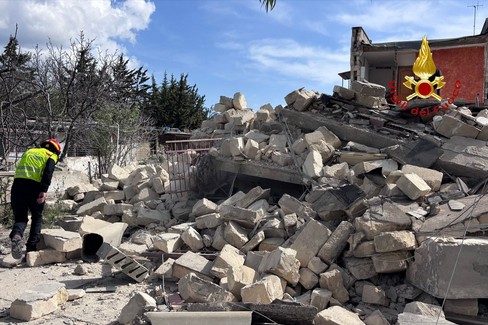 Matera, crollato un fabbricato rurale
