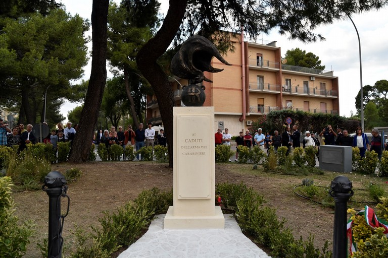 Carabinieri: monumento ai caduti