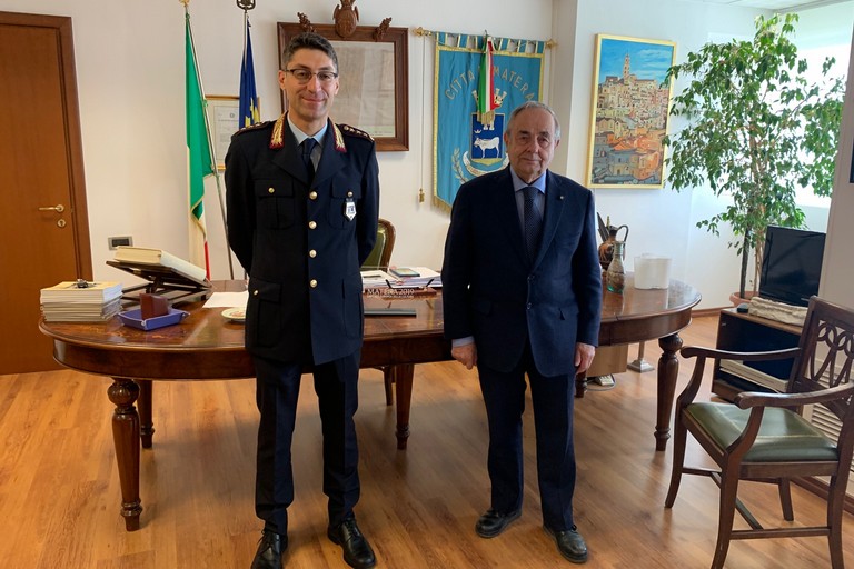 Paolo MIlillo, nuovo comandante Polizia locale  con il sindaco Raffaello De Ruggieri