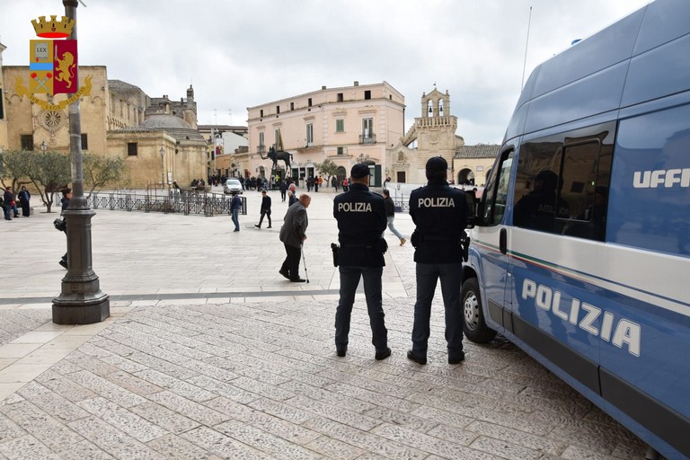 Polizia di Stato in P.zza Vittorio Veneto