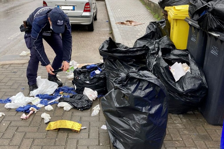 rifiuti abbandonati- controllo Polizia Locale