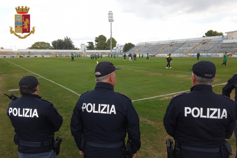 Polizia allo stadio